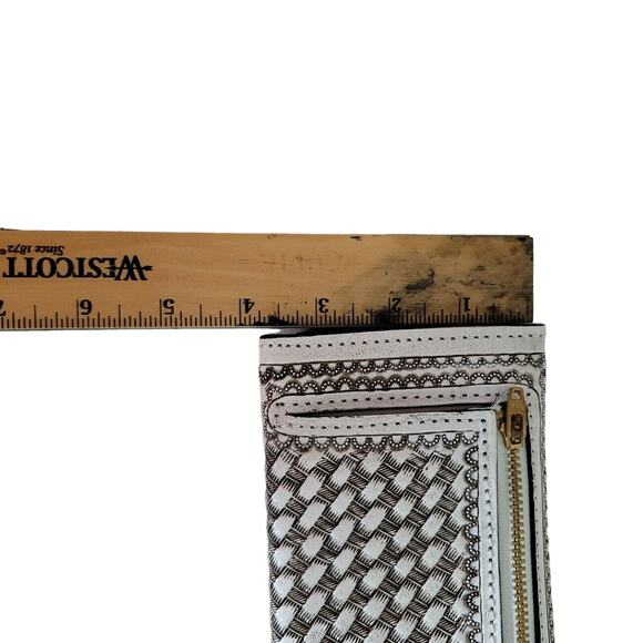 Hand tooled leather wallet trifold White 7 1/2"x 4" BOHO Chic Mexican Artisan - Picture 4 of 6